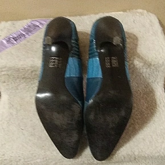 Shoes - Picture 4 of 10